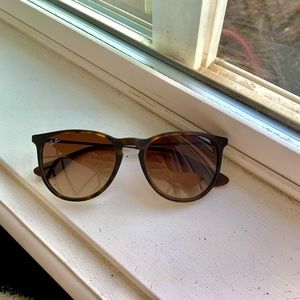 Brown Erika classic tortoise Ray-Ban sunglasses